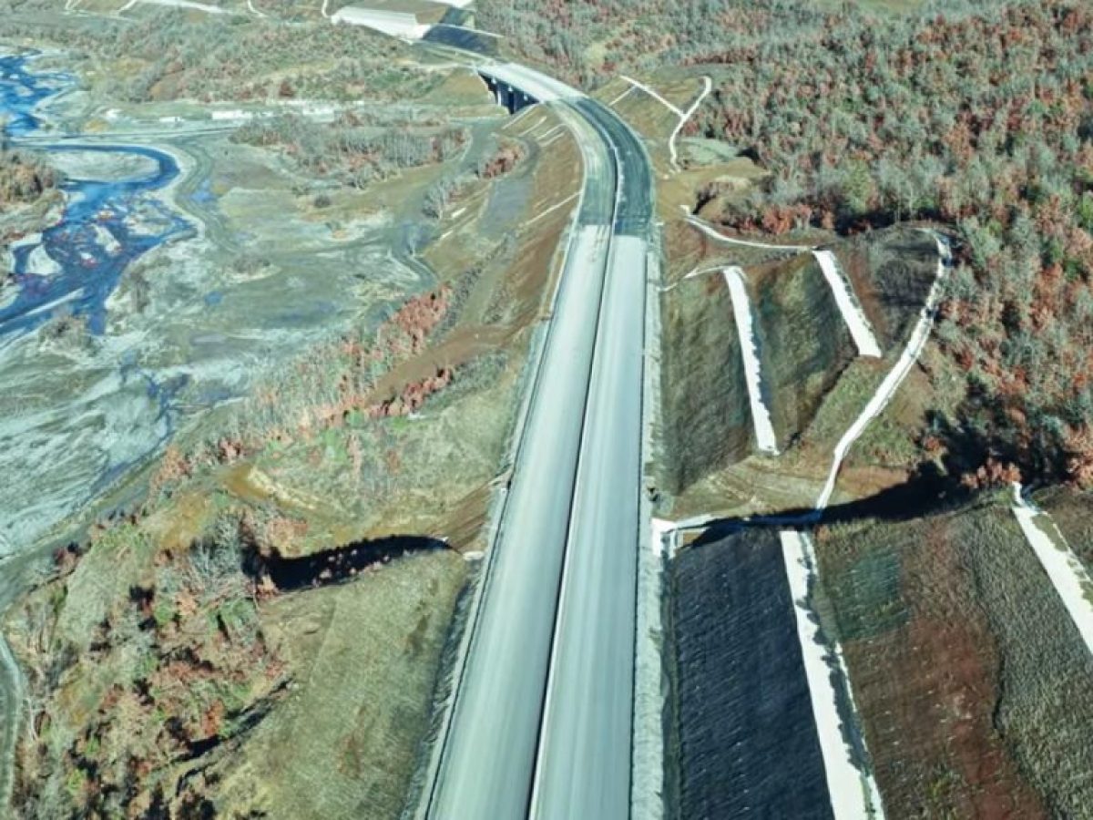 Ακόμα πιο κοντά στην ολοκλήρωσή του ο δρόμος που θα ενώσει την Αθήνα με την Μακεδονία -Πότε θα παραδοθεί