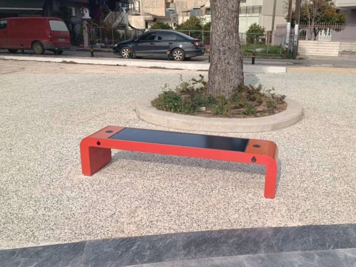 Αμαλιάδα: Ο δήμος έβαλε ξανά τα έξυπνα παγκάκια-Προειδοποιεί τους βανδάλους