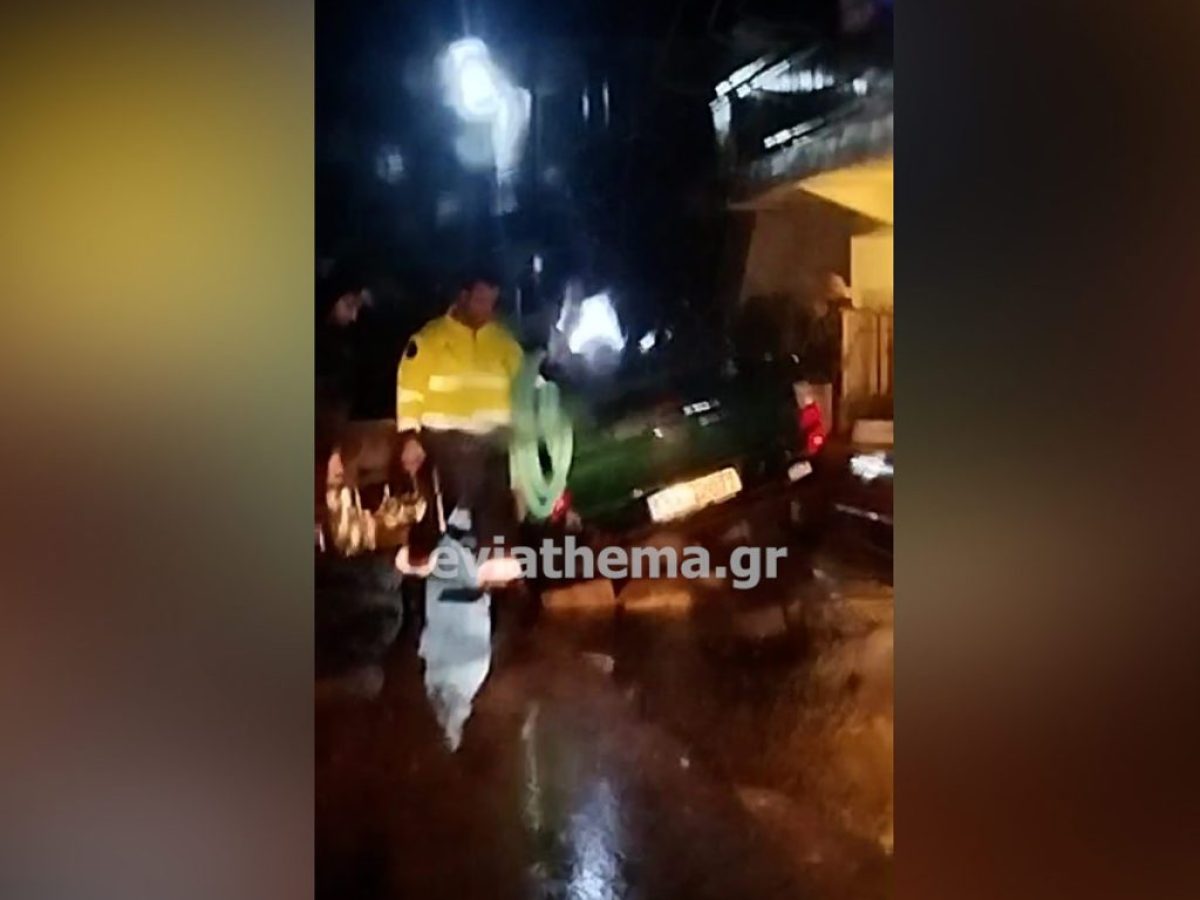 Αμάρυνθος: Η γη «κατάπιε» δύο αυτοκίνητα – Εικόνες χάους από την κακοκαιρία στην Εύβοια