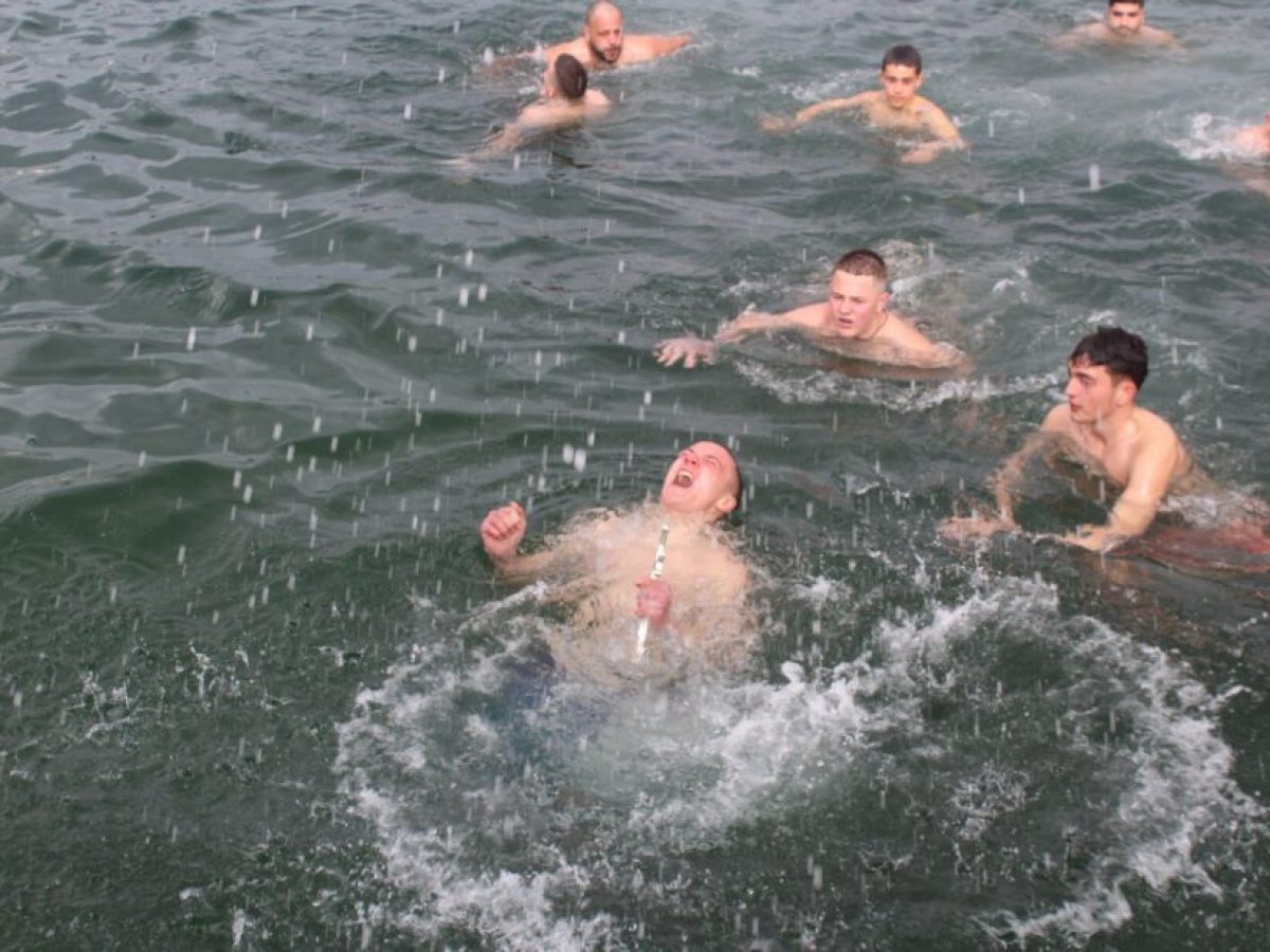 Αμφιλοχία: Τον  Σταυρό έπιασε και φέτος  ο Ορφέας Κατσικοκέρης