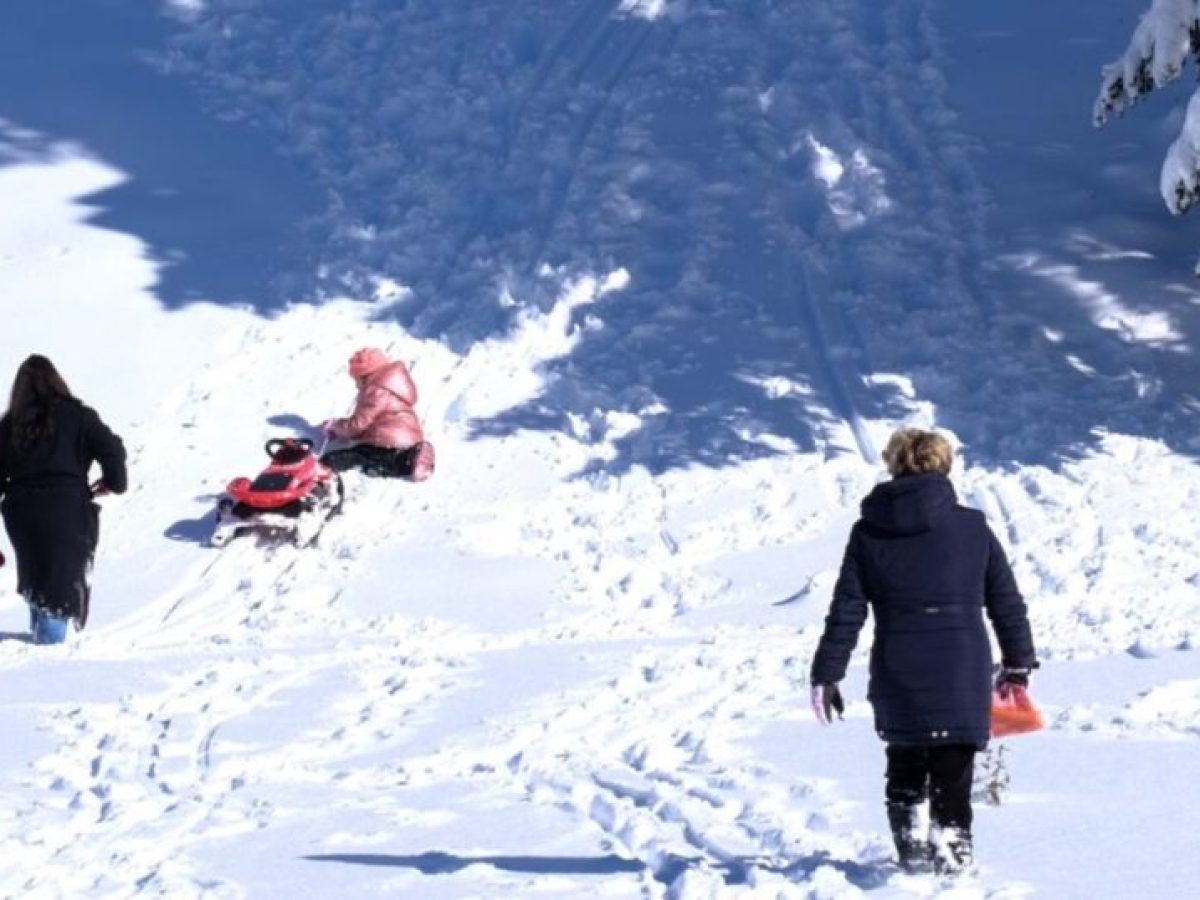 Αναμονή για… χιόνι στα χιονοδρομικά κέντρα: Επισκέπτες χωρίς σκι την περίοδο των εορτών
