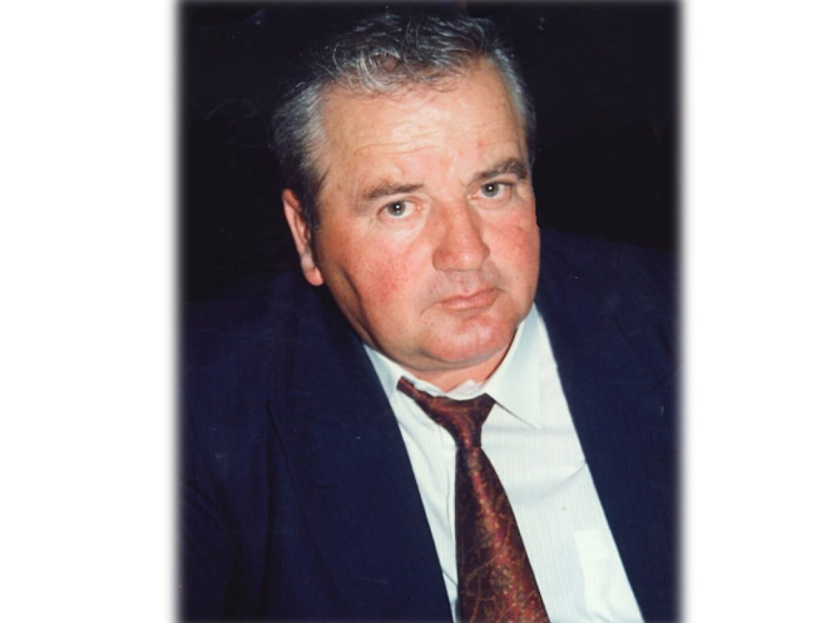 Απεβίωσε ο Στέλιος Τσιακμάκης