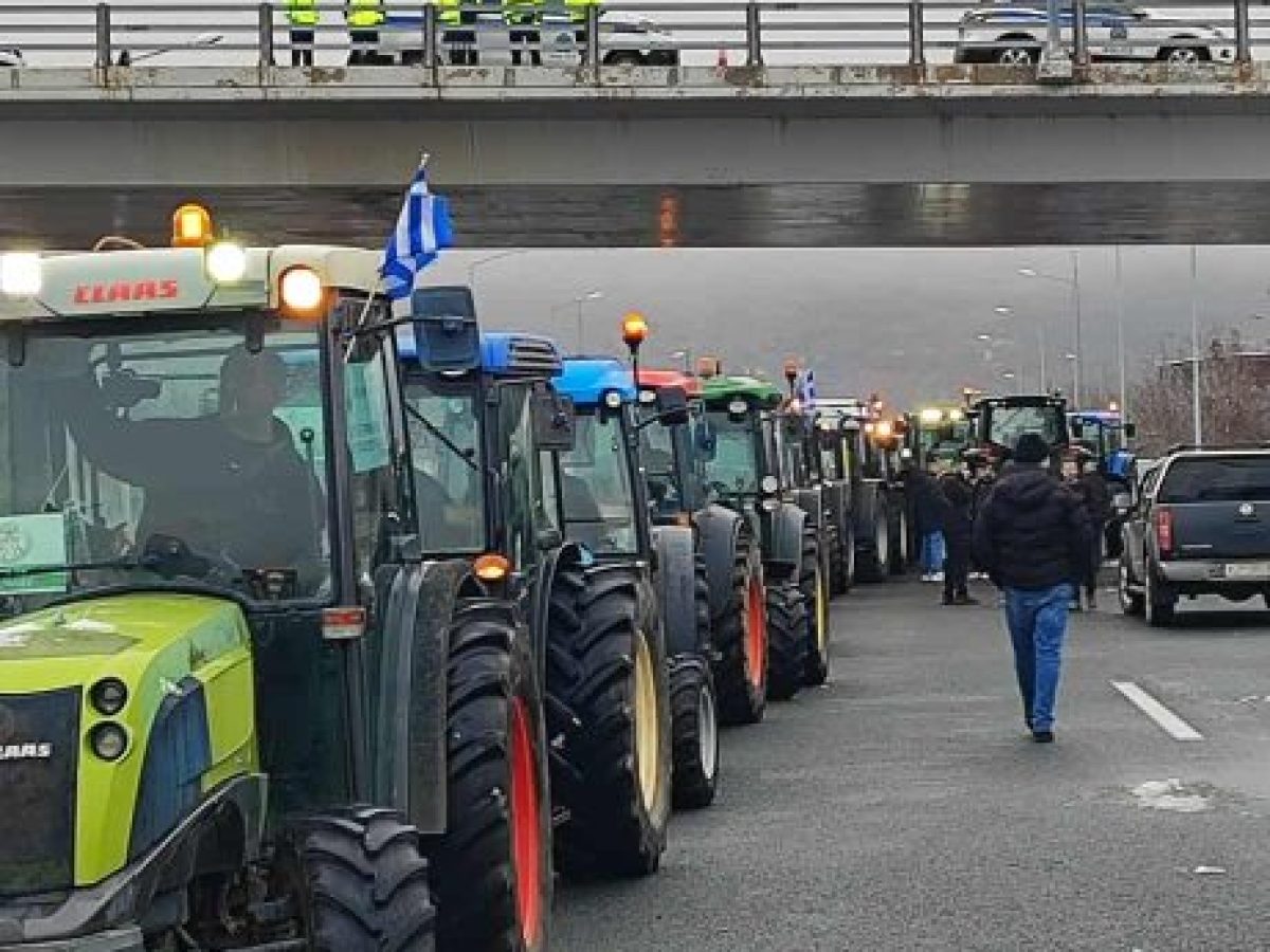 Αποχωρούν και οι αγρότες της Κοζάνης από το μπλόκο της Σιάτιστας