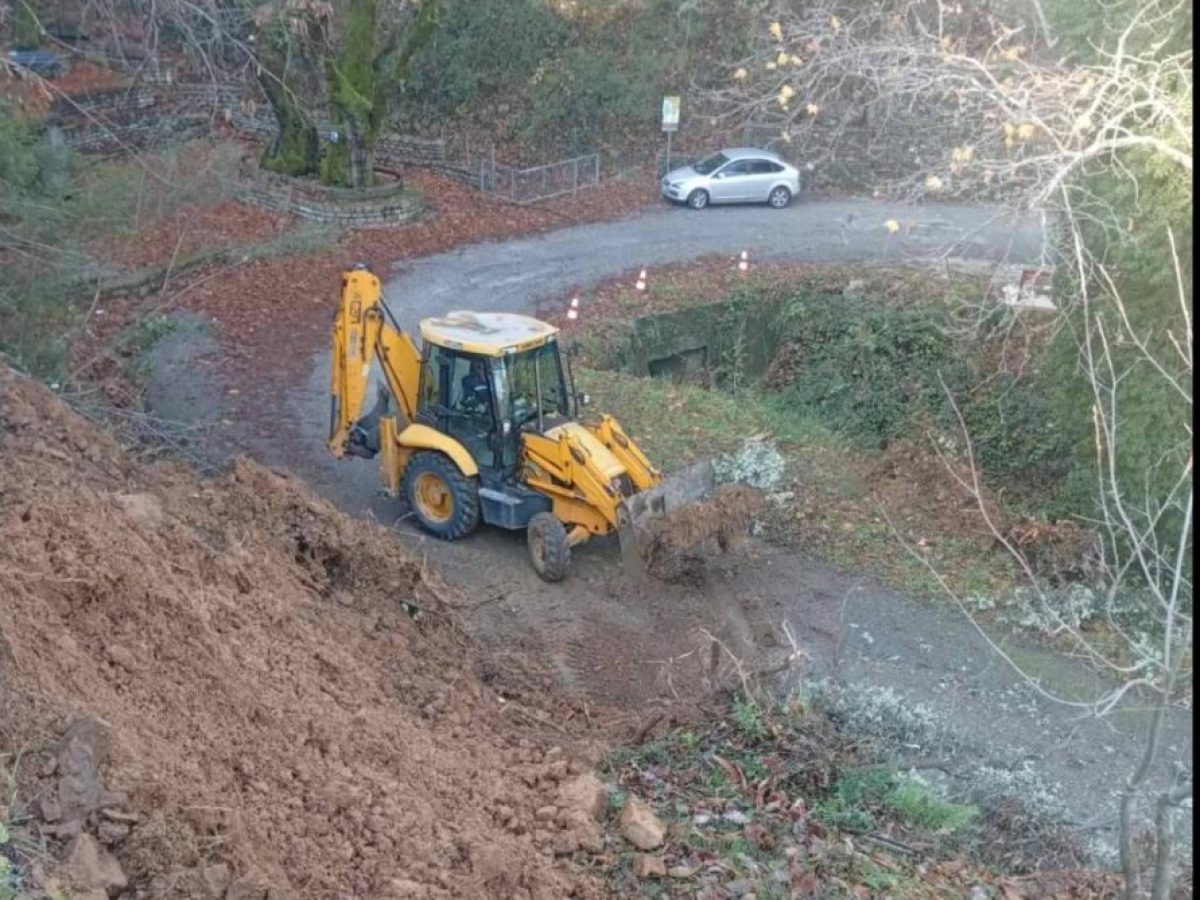Αποκαταστάθηκε η κυκλοφορία μεταξύ Ανω – Κάτω Κερασόβου: Είχε διακοπεί το πρωί από κατολίσθηση (φωτο)
