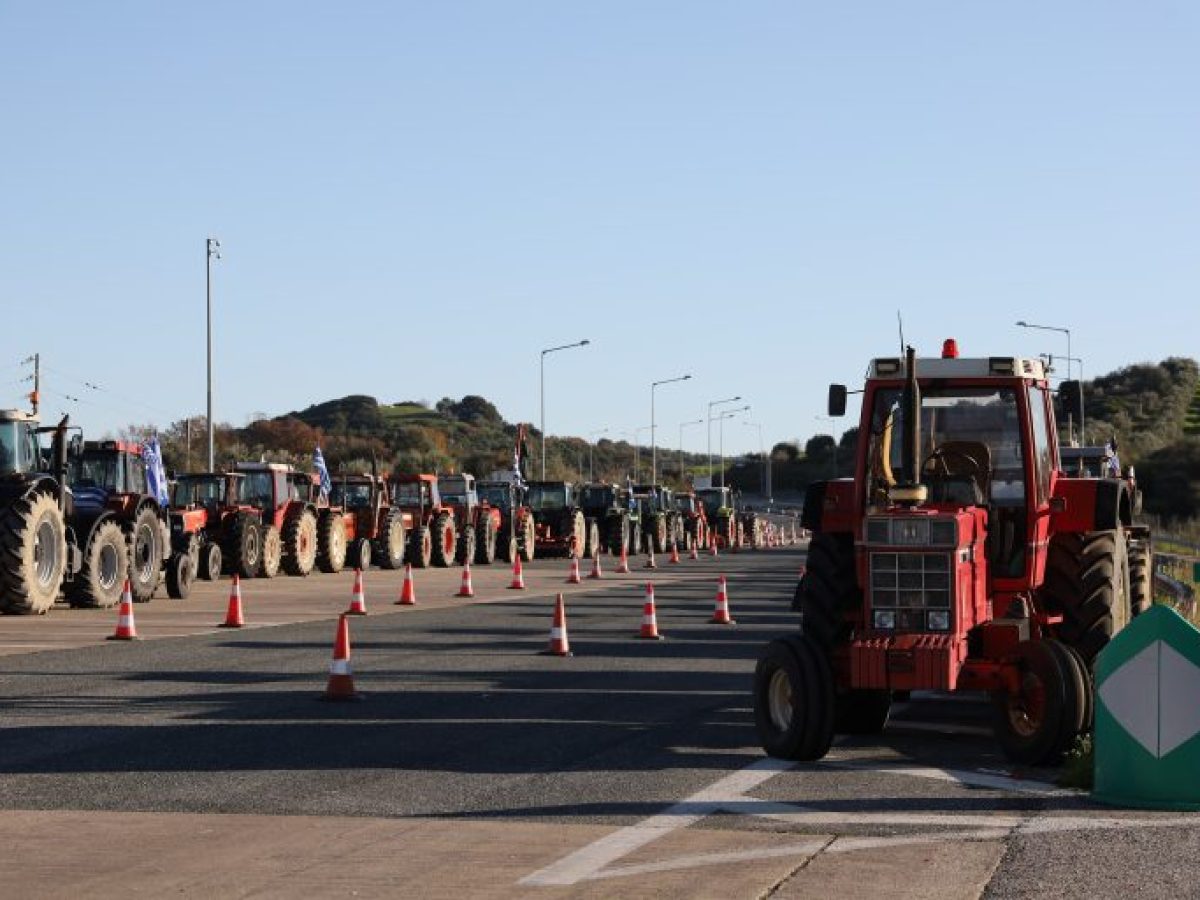 Αποκλεισμοί παραδρόμων στις προτάσεις κλιμάκωσης των αγροτών – Τι επισημαίνει η ΕΛ.ΑΣ για την επιστροφή των εκδρομέων