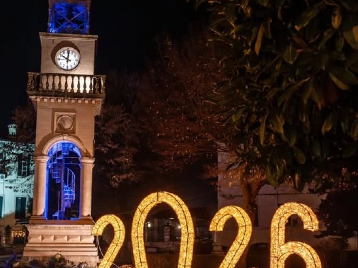Απολογισμός, αντοχή και ενότητα στα μηνύματα των δημάρχων