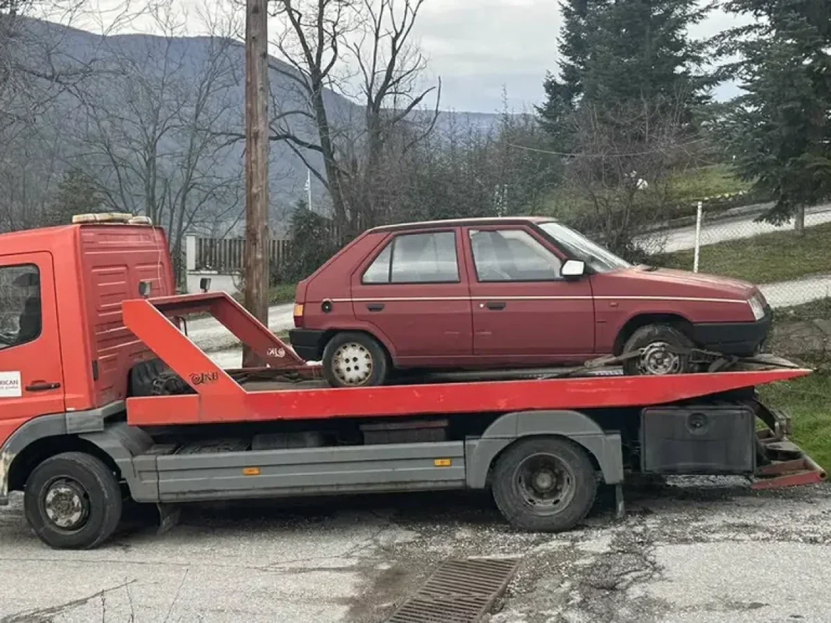 Απομακρύνθηκαν και άλλα εγκαταλελειμμένα οχήματα από δρόμους της Φλώρινας