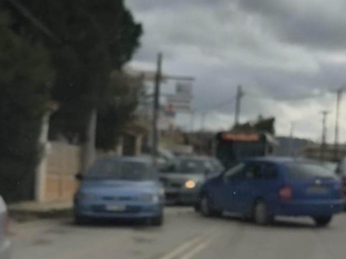 Αρτέμιδα: Πλαγιομετωπική σύγκρουση δύο οχημάτων στη Λεωφόρο Βραυρώνος! (φωτό)