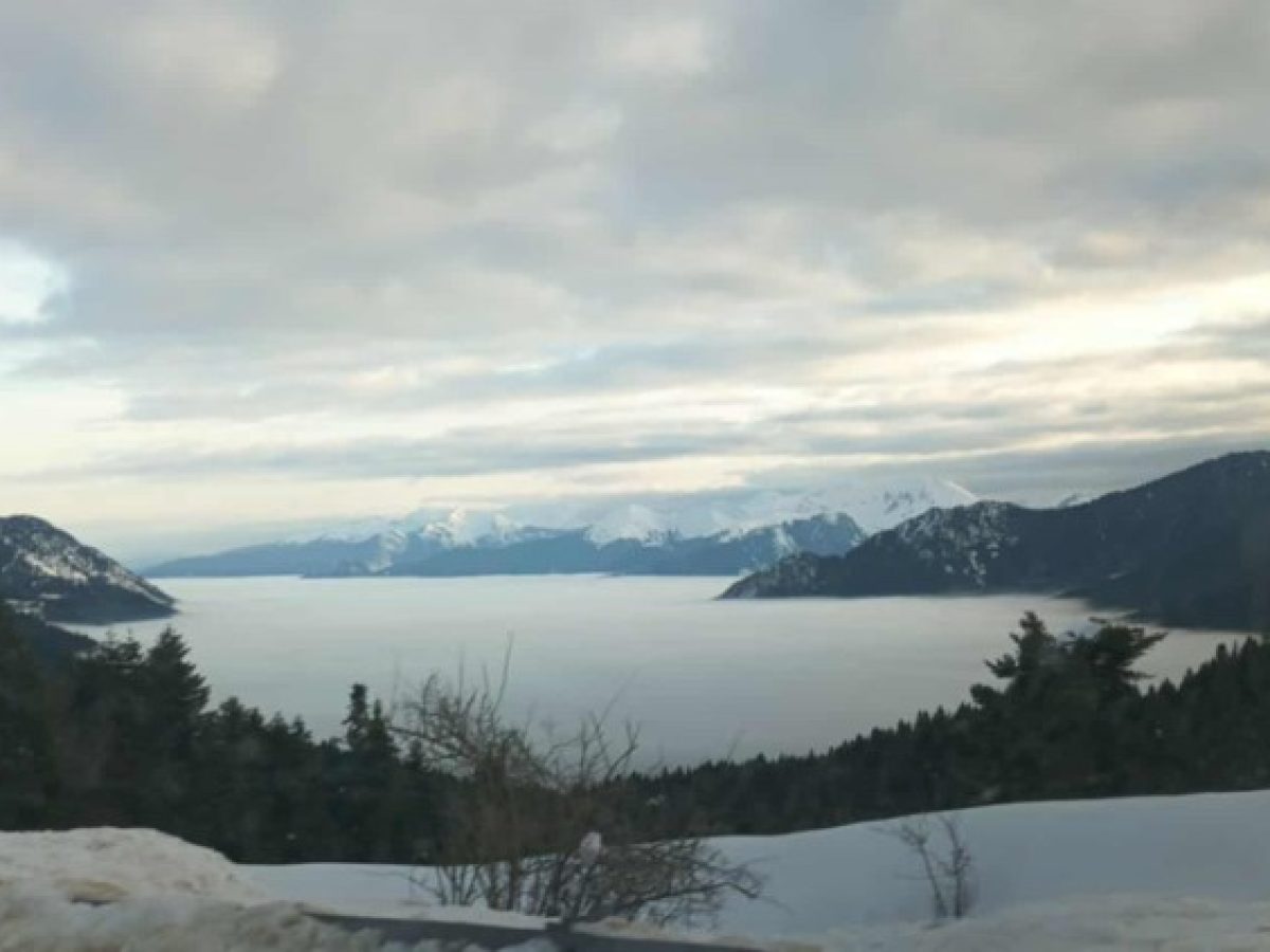 Ασύλληπτη εικόνα. Θάλασσα… λευκή, κάτω από το Περτούλι