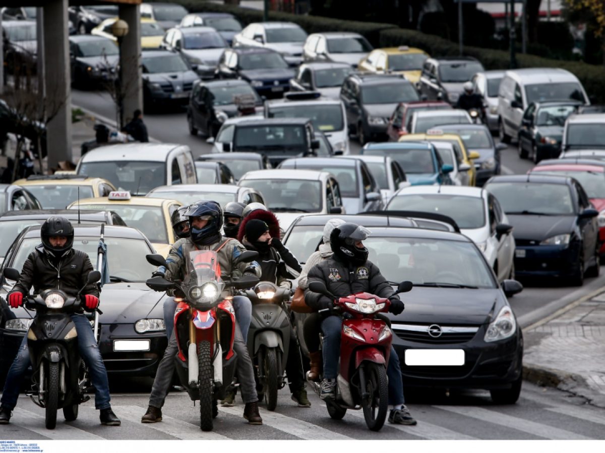 ΑΑΔΕ: Πρόστιμα σε περίπου 790.000 ιδιοκτήτες οχημάτων για τα τέλη κυκλοφορίας