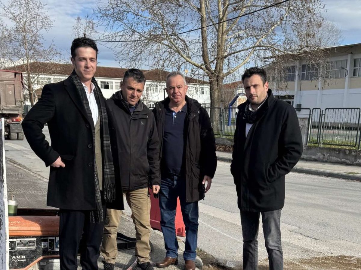 Περιοδεία του Στέλιου Τσικριτσή στον Αμπελώνα – Νέος κύκλος εκτεταμένων αποκαταστάσεων στο οδικό δίκτυο