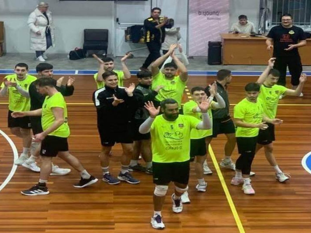 &Alpha;2 &Alpha;&nu;&delta;&rho;ώ&nu;: &Sigma;&tau;&omicron; &rho;&epsilon;&lambda;&alpha;&nu;&tau;ί &pi;ή&rho;&epsilon; &tau;&eta;&nu; έ&nu;&alpha;&tau;&eta; &sigma;&epsilon;&rho;ί &nu;ί&kappa;&eta; &eta; &Alpha;&Epsilon; &Kappa;&omicron;&mu;&omicron;&tau;&eta;&nu;ή&sigmaf; &kappa;ό&nu;&tau;&rho;&alpha; &sigma;&tau;&eta;&nu; &alpha;&kappa;&alpha;&delta;&eta;&mu;ί&alpha; &Tau;&upsilon;&rho;&nu;ά&beta;&omicron;&upsilon; &kappa;&alpha;&iota; &pi;&alpha;&rho;&alpha;&mu;έ&nu;&epsilon;&iota; &kappa;&omicron;&nu;&tau;ά &sigma;&tau;&eta;&nu; &kappa;&omicron;&rho;&upsilon;&phi;ή!