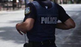 &Alpha;chaia-Άgnostos-pirovolise-ke-travmatise