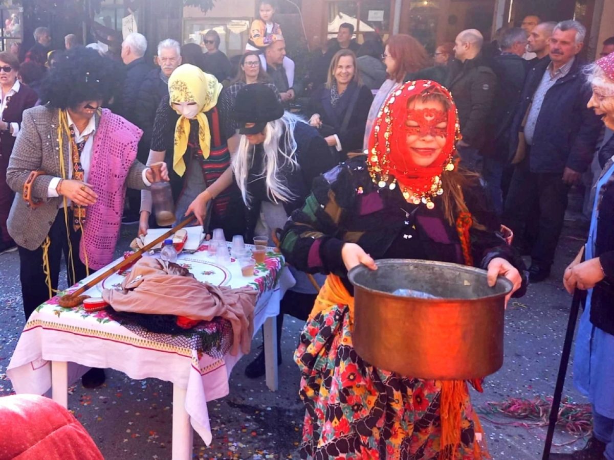 &Alpha;&nu;&alpha;&beta;ί&omega;&sigma;&eta; &pi;&alpha;&rho;ά&delta;&omicron;&sigma;&eta;&sigmaf; &kappa;&alpha;&iota; &phi;έ&tau;&omicron;&sigmaf; &sigma;&tau;&omicron; &Kappa;&alpha;&sigma;&tau;ό&rho;&iota; &mu;&epsilon; &tau;&eta; &laquo;&Mu;&omicron;&upsilon;&tau;&zeta;&omicron;&upsilon;&rho;&omicron;&delta;&epsilon;&upsilon;&tau;έ&rho;&alpha;&raquo;