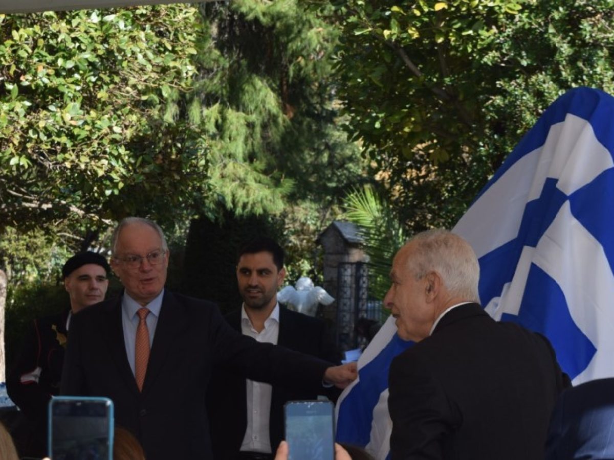 &Alpha;&pi;&omicron;&kappa;&alpha;&lambda;&upsilon;&pi;&tau;ή&rho;&iota;&alpha; &tau;&omicron;&upsilon; &alpha;&gamma;ά&lambda;&mu;&alpha;&tau;&omicron;&sigmaf; &tau;&omicron;&upsilon; &Lambda;ό&rho;&delta;&omicron;&upsilon; &Beta;ύ&rho;&omega;&nu;&alpha; &sigma;&tau;&eta;&nu; &Kappa;&eta;&phi;&iota;&sigma;&iota;ά