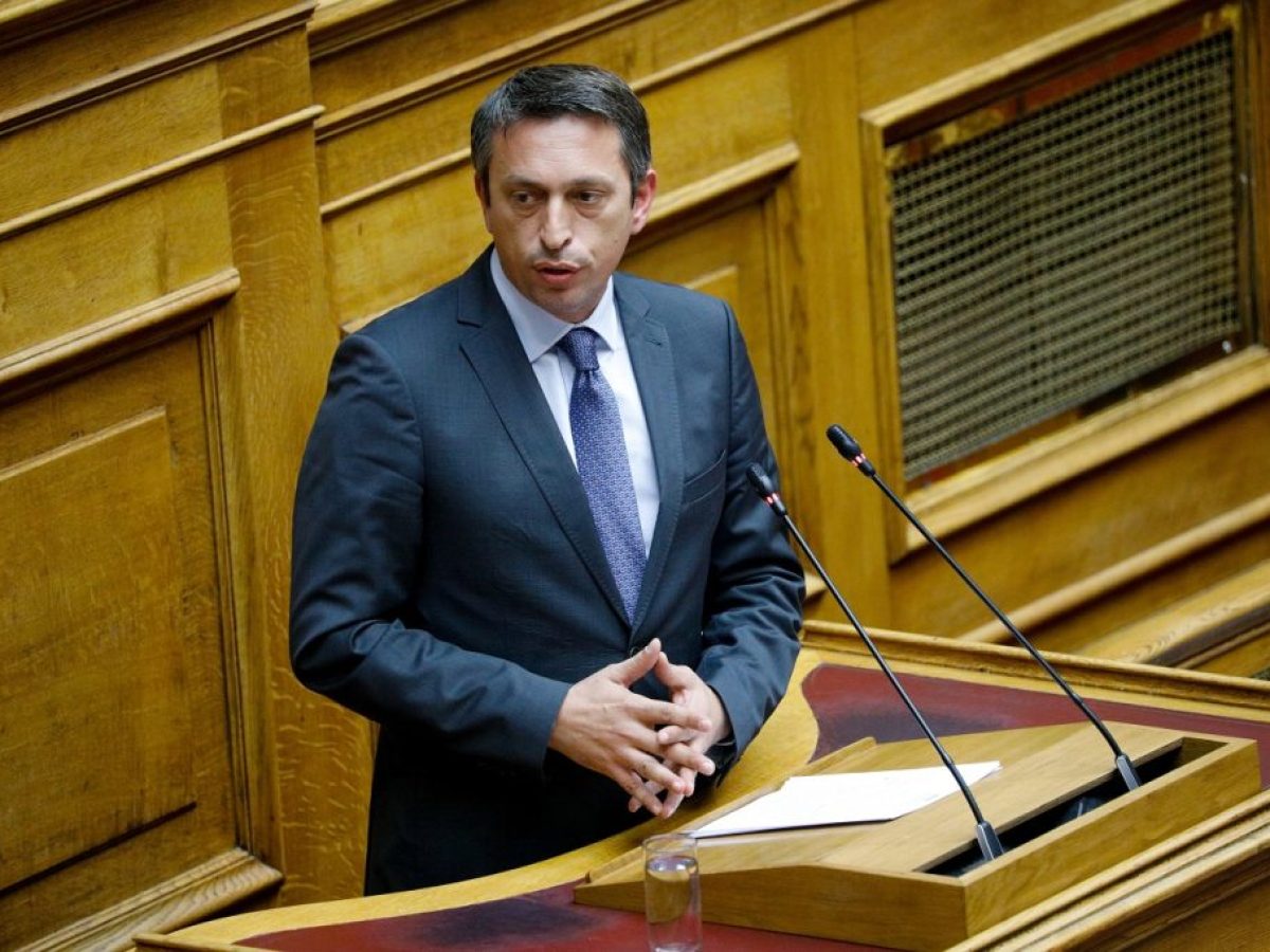 &laquo;&Alpha;&pi;&omicron;&tau;&epsilon;&lambda;&epsilon;&sigma;&mu;&alpha;&tau;&iota;&kappa;ό&tau;&eta;&tau;&alpha; &kappa;&alpha;&iota; &tau;&alpha;&chi;ύ&tau;&eta;&tau;&alpha; &sigma;&tau;&eta;  &mu;&epsilon;&tau;&alpha;&nu;&alpha;&sigma;&tau;&epsilon;&upsilon;&tau;&iota;&kappa;ή &pi;&omicron;&lambda;&iota;&tau;&iota;&kappa;ή&raquo; &zeta;&eta;&tau;ά &omicron; &Pi;. &Mu;&alpha;&nu;&tau;ά&sigmaf;