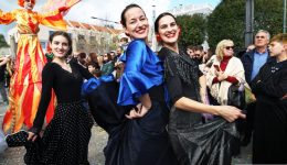 &Alpha;rgostoliotiko-karnavali-maziki-simmetochi-organotika-1