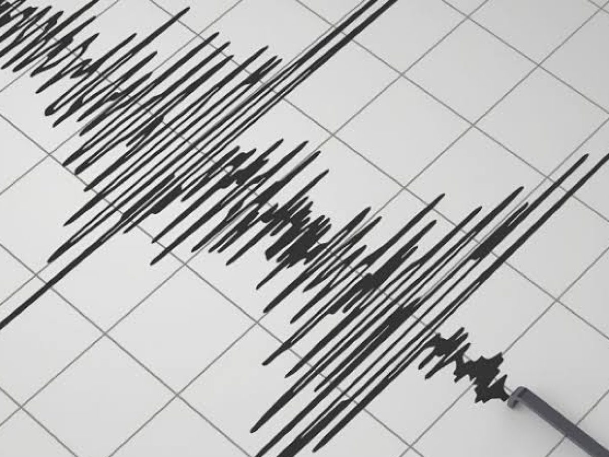 &Alpha;&sigma;&theta;&epsilon;&nu;ή&sigmaf; &sigma;&epsilon;&iota;&sigma;&mu;&iota;&kappa;ή &delta;ό&nu;&eta;&sigma;&eta; &kappa;&omicron;&nu;&tau;ά &sigma;&tau;&omicron; &Lambda;&omicron;&upsilon;&tau;&rho;ά&kappa;&iota; (&phi;&omega;&tau;ό)