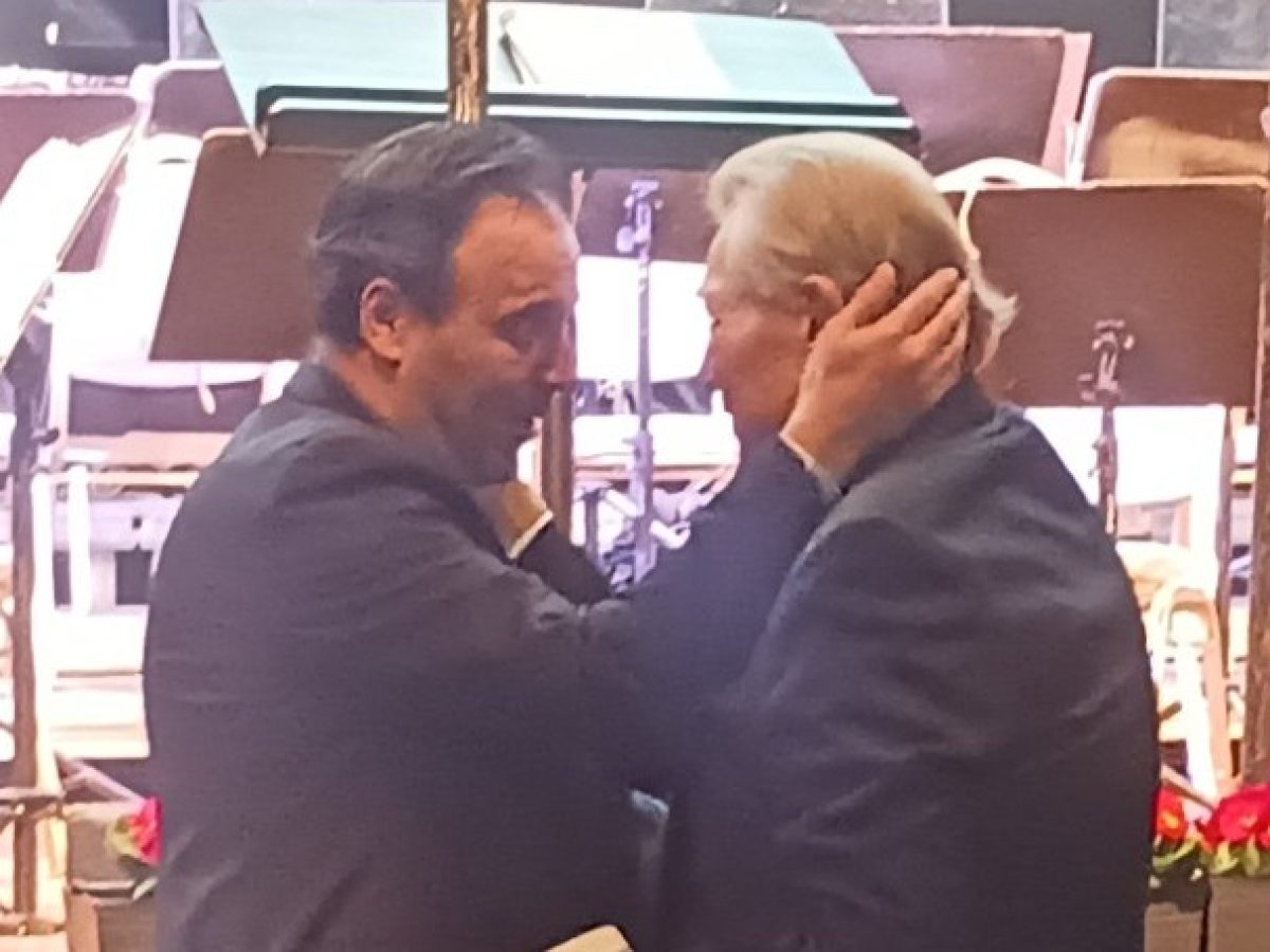 &Alpha;&beta;&rho;ό&tau;&eta;&tau;&epsilon;&sigmaf; &Sigma;&alpha;&kappa;&kappa;ά &ndash; &Pi;&alpha;&pi;&alpha;&sigma;&tau;&epsilon;&rho;&gamma;ί&omicron;&upsilon; &mu;&epsilon; &tau;&omicron;&nu; &Kappa;&alpha;&beta;&rho;ά&kappa;&omicron;