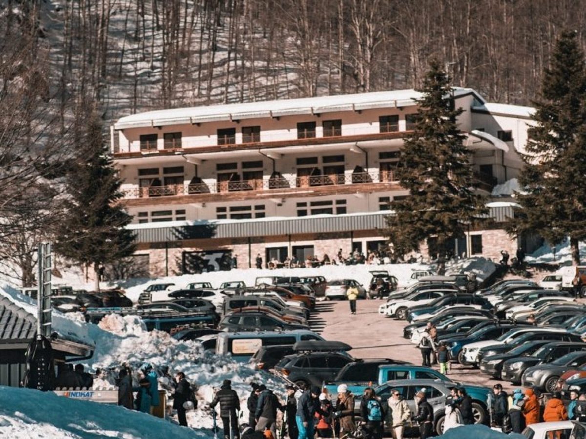 3-5 Pigadia:  Eat, Sleep, Ski, Repeat.