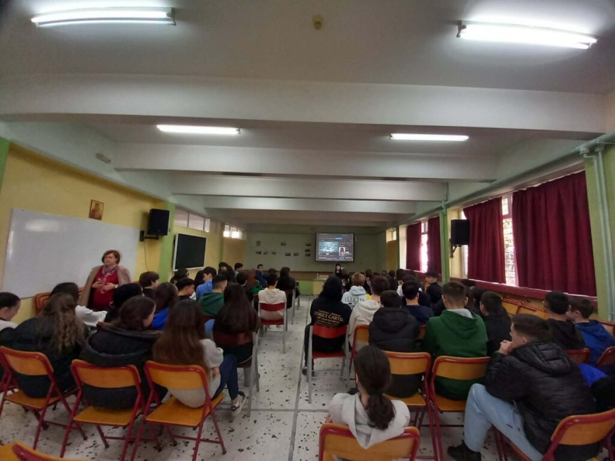 4ο Γυμνάσιο: Ενημέρωση από το Συμβουλευτικό Κέντρο Γυναικών θυμάτων βίας του Δήμου Καλαμάτας