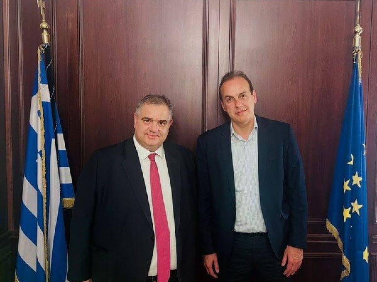 B. &Sigma;&pi;&alpha;&nu;ά&kappa;&eta;&sigmaf;: &laquo;Ά&mu;&epsilon;&sigma;&eta; &sigma;&upsilon;&nu;&epsilon;&rho;&gamma;&alpha;&sigma;ί&alpha; &tau;&omicron;&upsilon; &Upsilon;&pi;&omicron;&upsilon;&rho;&gamma;&epsilon;ί&omicron;&upsilon; &Epsilon;&sigma;&omega;&tau;&epsilon;&rho;&iota;&kappa;ώ&nu; &mu;&epsilon; &tau;&omicron;&nu; &Delta;ή&mu;&omicron; &Gamma;&lambda;&upsilon;&phi;ά&delta;&alpha;&sigmaf;&raquo;