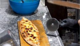 H-pastourmadopita-tis-komotinis