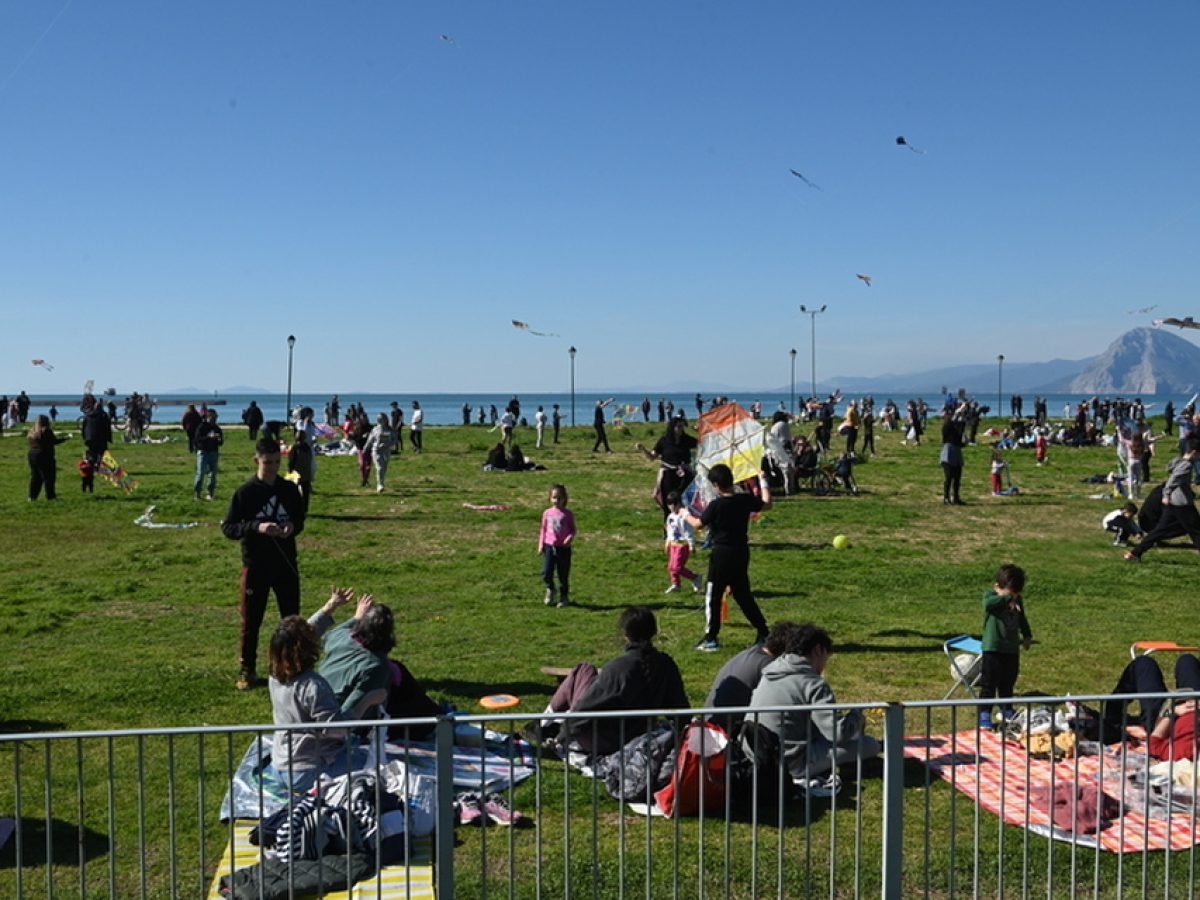 H Πάτρα γιόρτασε την Καθαρά Δευτέρα με μουσική, χορό και… αμόλα καλούμπα! (φωτο)