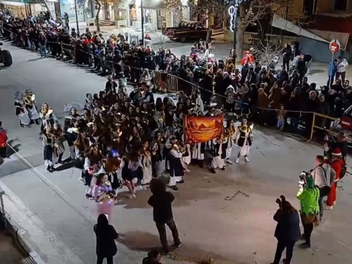 Live εδω ΤΩΡΑ η νυχτερινή Καρναβαλική παρέλαση στο Ληξούρι