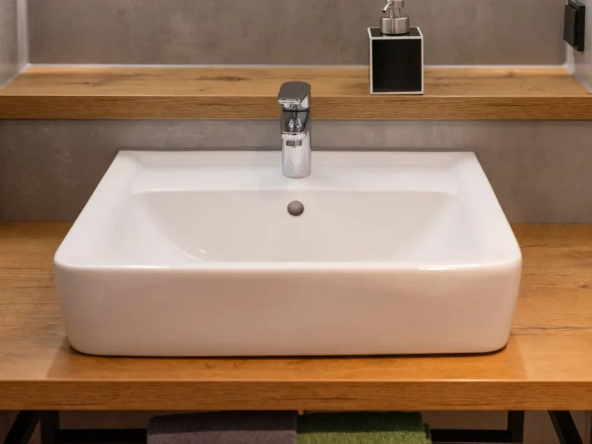 O νιπτήρας του μπάνιου φέτος παύει να είναι λευκός- Το υλικό και το χρώμα που τον αντικαθιστά