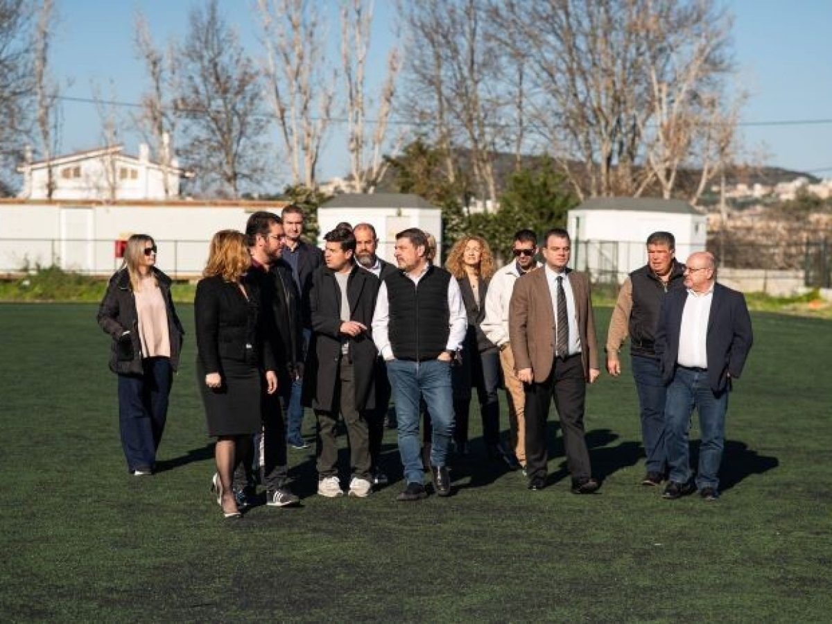 O Περιφερειάρχης Αττικής Νίκος Χαρδαλιάς στον Σαρωνικό