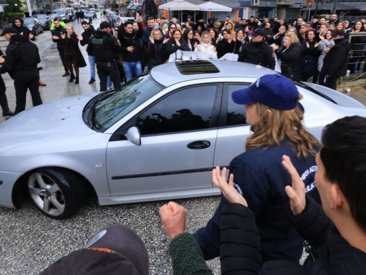 Αυτοί που πήγαν στον Τζιωρτζιώτη, είναι που έβγαλαν και τον Καραμανλή…