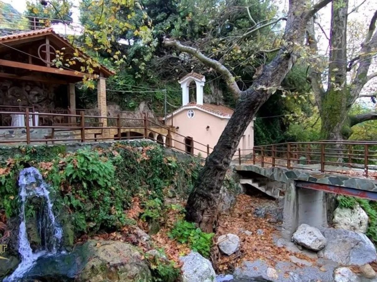 Αυτό είναι το θαυματουργό εκκλησάκι της Εύβοιας – Δείτε πού βρίσκεται