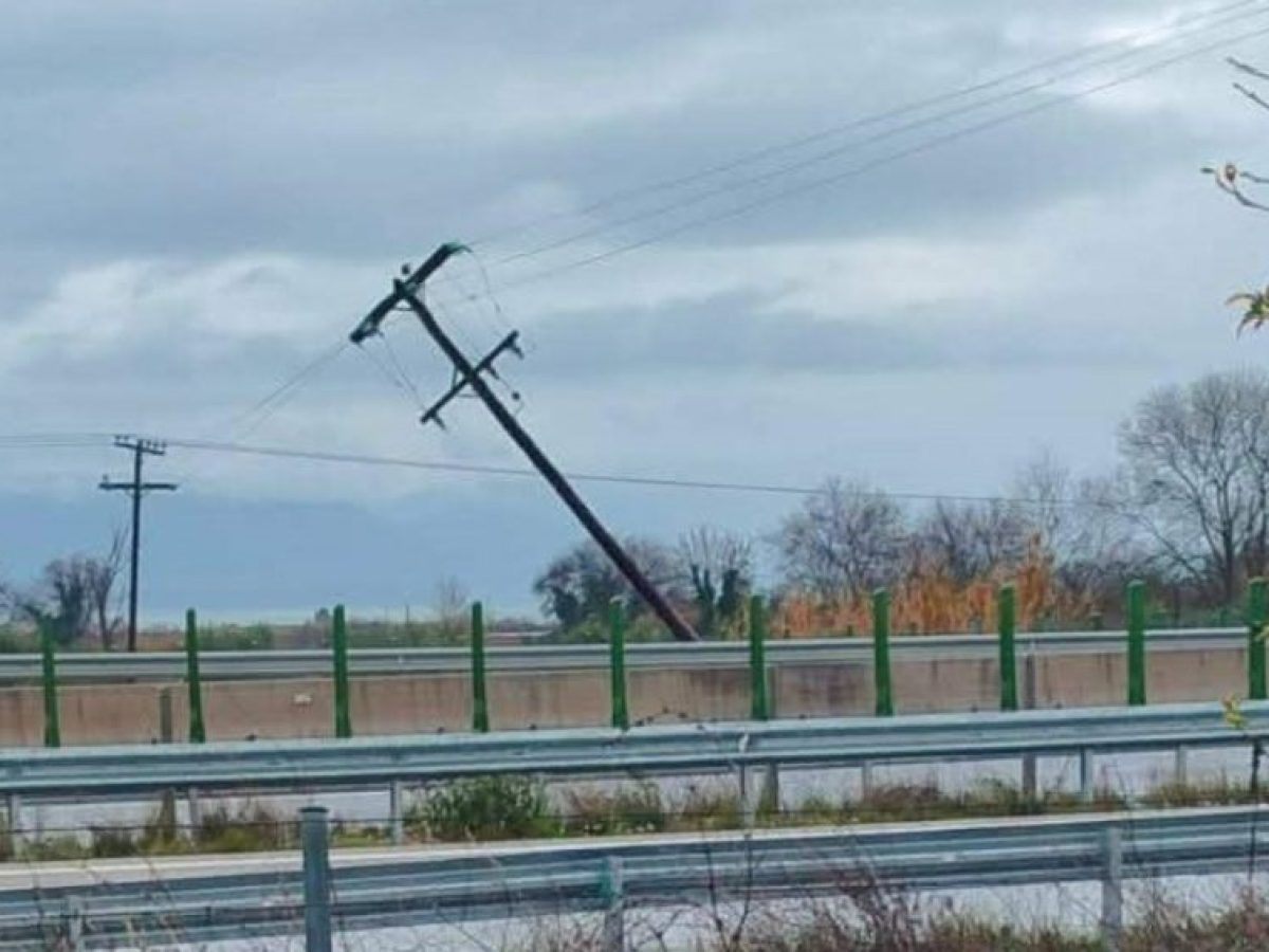 Αυτοκινητόδρομος Άκτιο-Αμβρακία: Κολώνα της Δ.Ε.Η. έχει πάρει επικίνδυνη κλίση στον Δρυμό