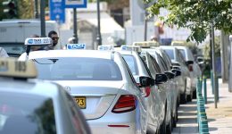 aftokinitopompi-me-taxi-avrio-182