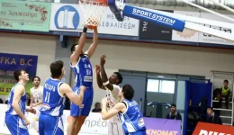 basket-niki-stin-paratasi-gia-1