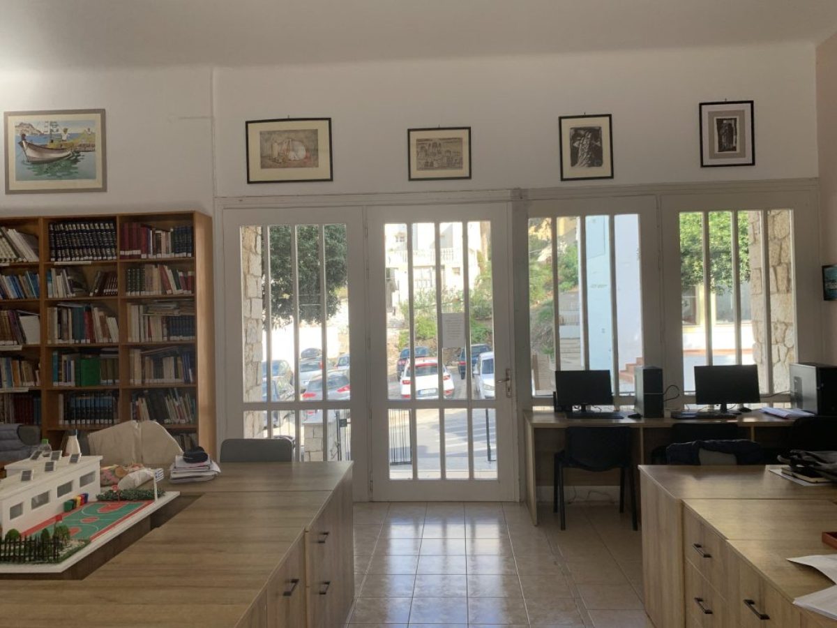 &Mu;&Pi;&Epsilon;&Lambda;&Lambda;&Epsilon;&Nu;&Epsilon;&Iota;&Omicron; &Gamma;&Upsilon;&Mu;&Nu;&Alpha;&Sigma;&Iota;&Omicron; &Lambda;&Epsilon;&Rho;&Omicron;&Upsilon;: E&upsilon;&chi;&alpha;&rho;&iota;&sigma;&tau;ή&rho;&iota;&epsilon;&sigmaf; &Epsilon;&pi;&iota;&sigma;&tau;&omicron;&lambda;έ&sigmaf;