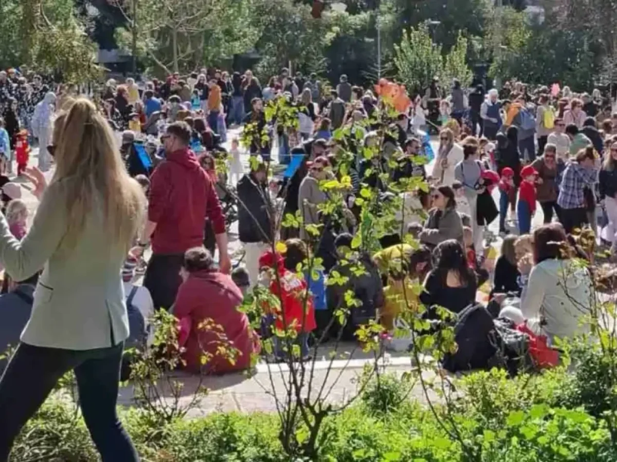 Χαϊδάρι: Γέμισε παιδιά και χρώμα η Πλατεία Λαού στο αποκριάτικο πάρτι του Δήμου