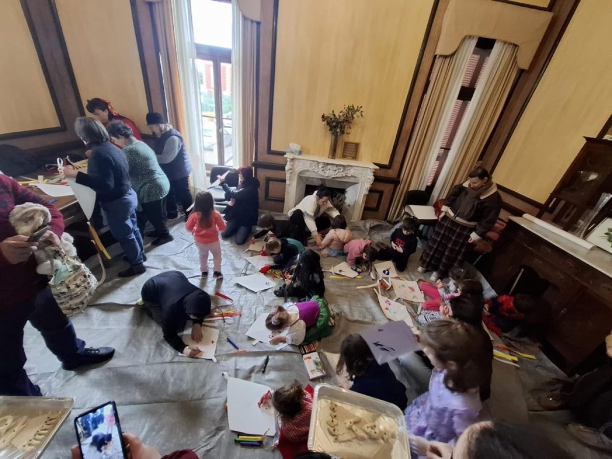 Χαλκίδα: Μικρά παιδιά τήρησαν το έθιμο και ζύμωσαν την κυρά Σαρακοστή!