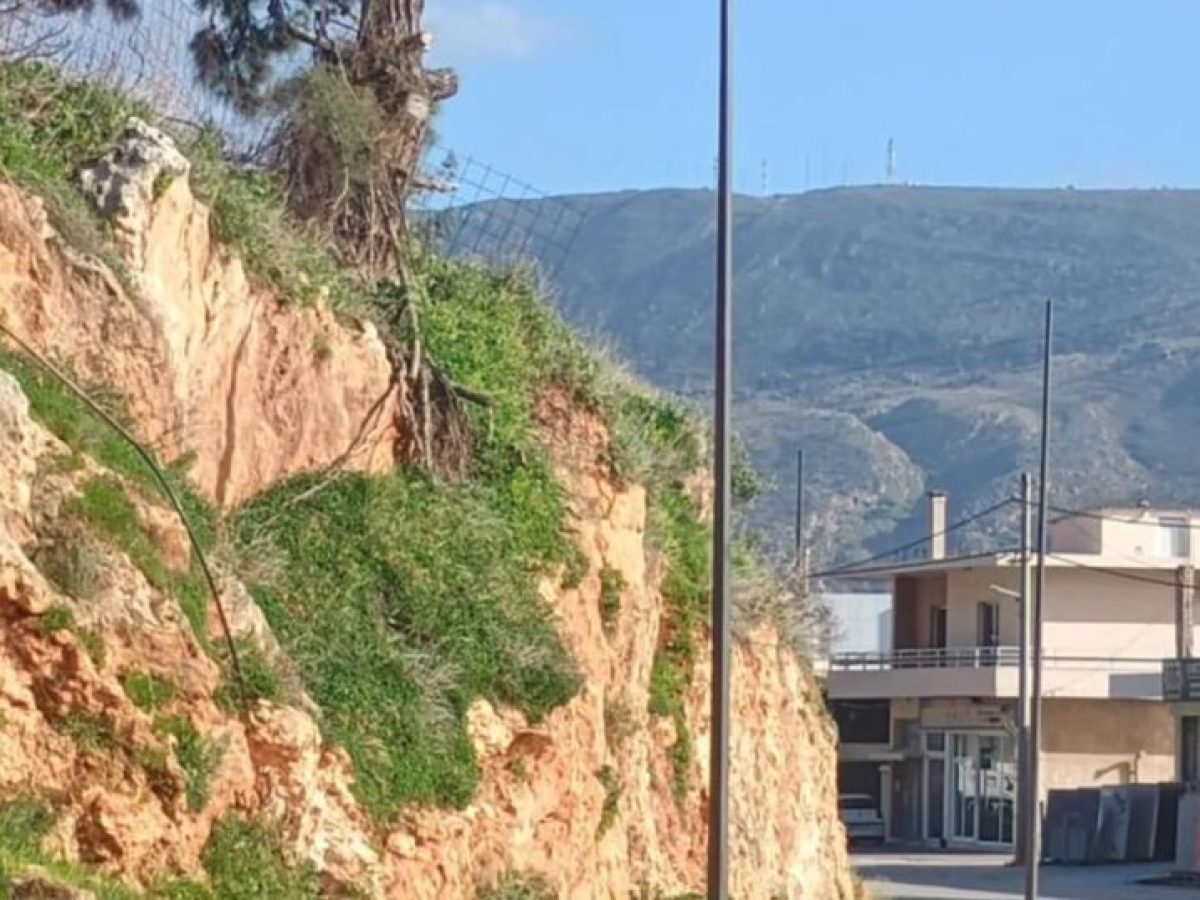 Χανιά | Φτιάξανε πεζοδρόμια, βάλανε κολώνες φωτισμού αλλά οι λάμπες θα μπουν… αργότερα | Photos