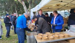 chania-koulouma-me-paradosiaka-kerasmata-1