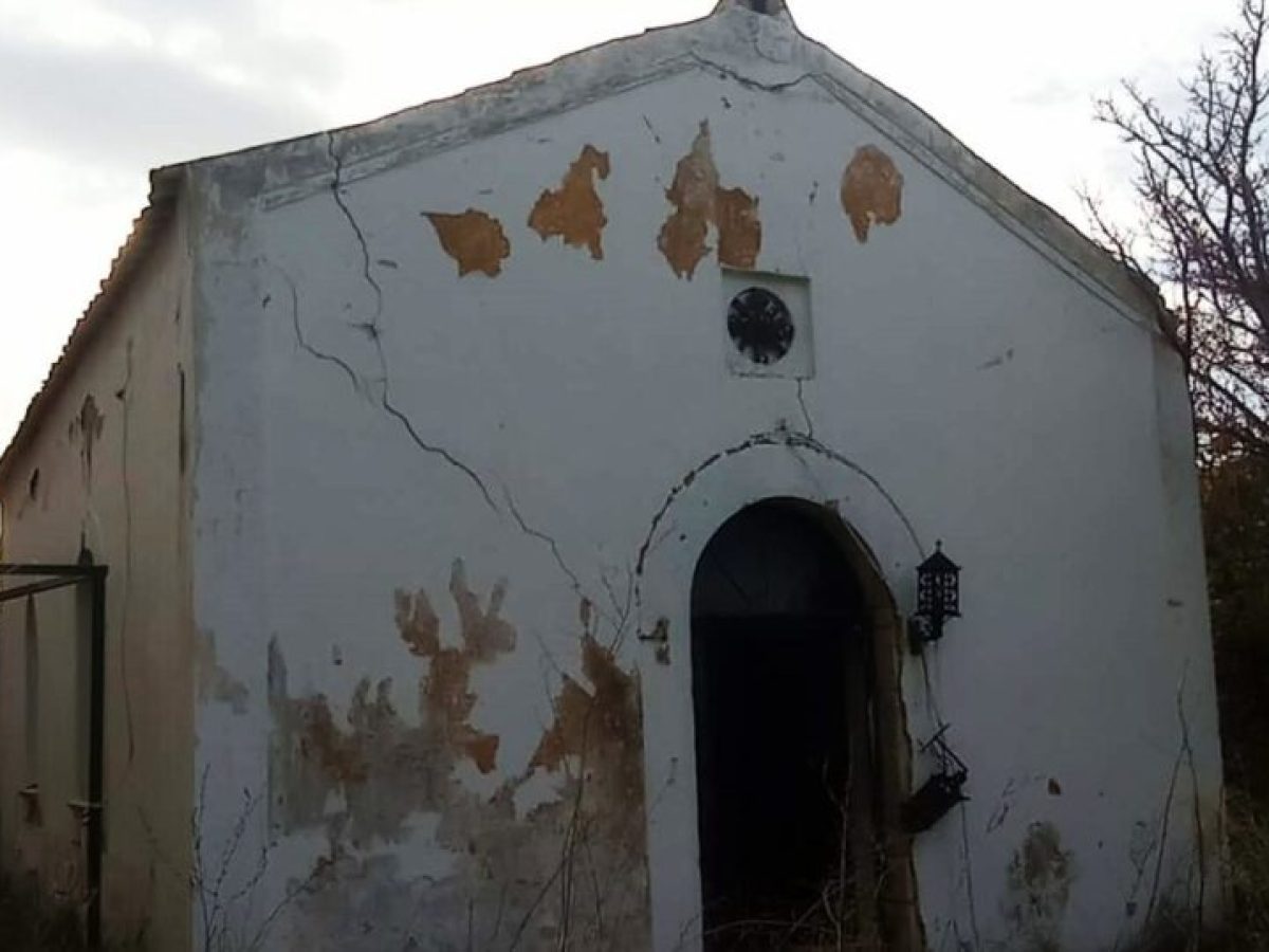 Χανιά | Ρημάζει το εκκλησάκι του  Αϊ-Λευτέρη στο Ιτζεδίν – Αποκαρδιωτικές εικόνες