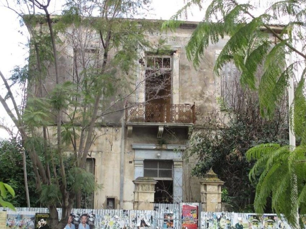 Χανιά | Ρημάζει το κτίριο που αγοράστηκε για Δημοτική βιβλιοθήκη στην οδό Τζανακάκη – Πότε θα είναι έτοιμη η οριστική μελέτη