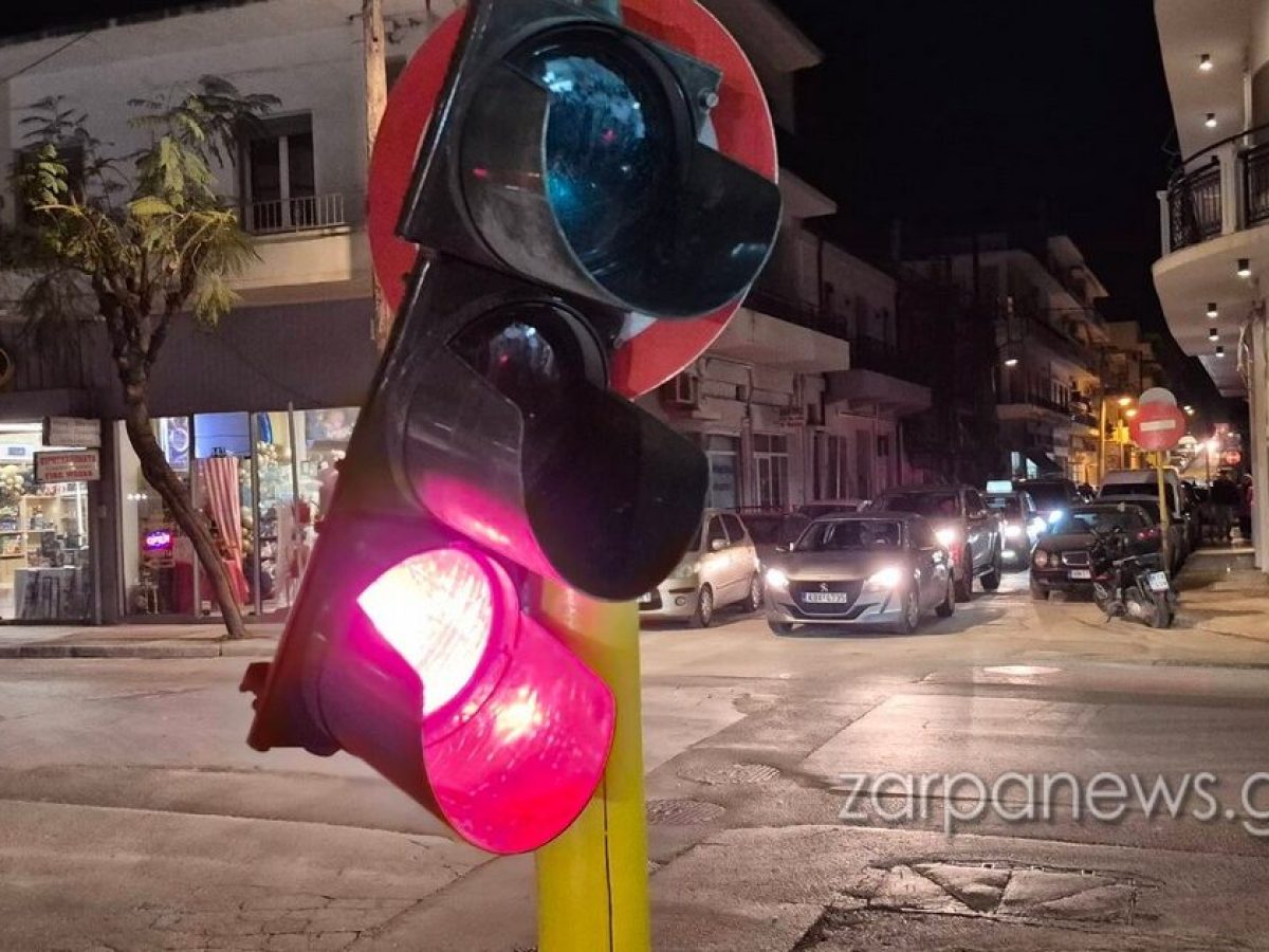 Χανιά | Αναστάτωση στο κέντρο της πόλης – Ξηλώθηκε φανάρι | Photos