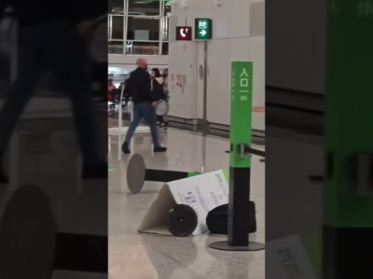Χάος στο Χονγκ Κονγκ: Εξαγριωμένος τουρίστας καταστρέφει το αεροδρόμιο και συλλαμβάνεται για κατοχή… Viagra