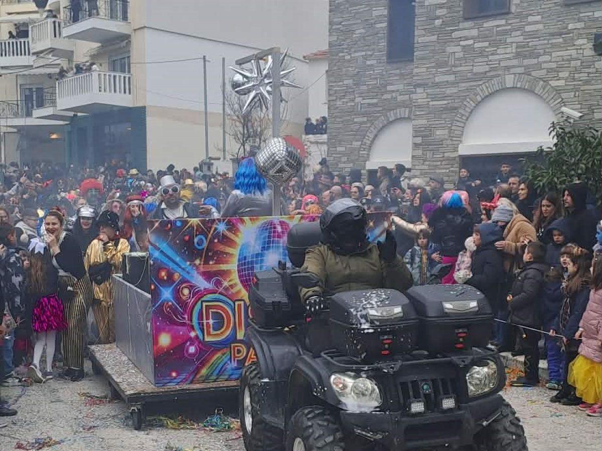 Χιλιάδες κόσμου στη φαντασμαγορική καρναβαλική παρέλαση του Δήμου Πολύγυρος