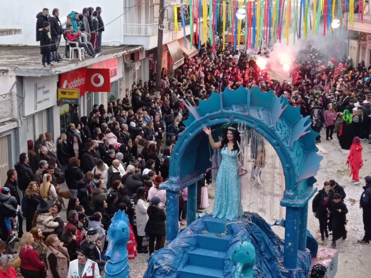 Χιλιάδες κόσμου στο Καρναβάλι Ορχομενού