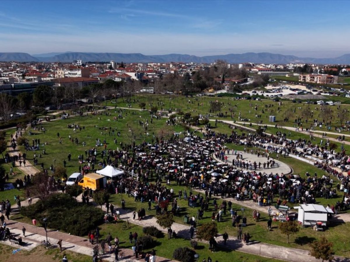 Χιλιάδες Λαρισαίοι στο Πάρκο των Χρωμάτων για τα Κούλουμα – Μουσική, χορός, σαρακοστιανά και πέταγμα χαρταετών σε κάθε γωνιά (ΒΙΝΤΕΟ – ΦΩΤΟ)