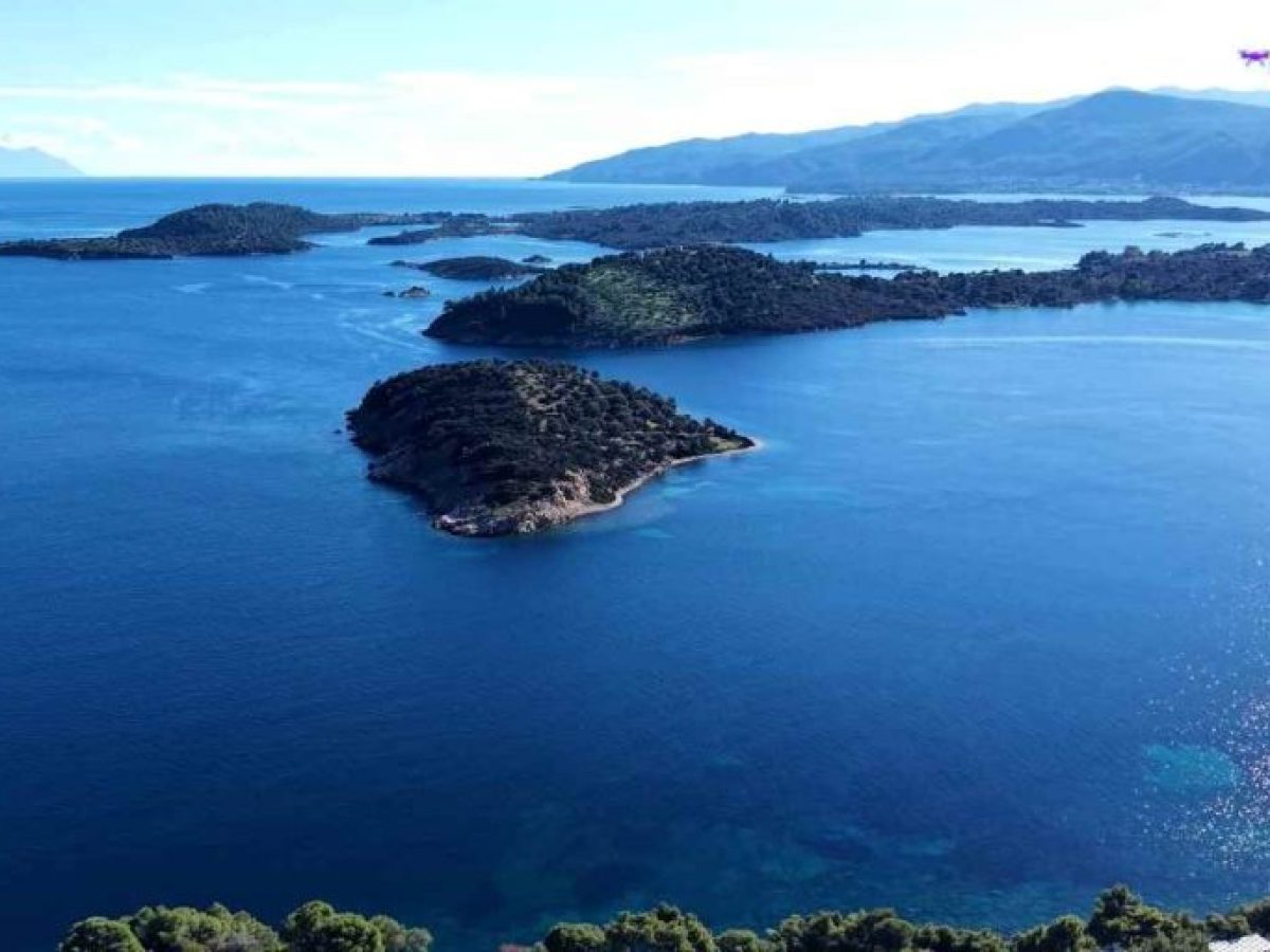 Χειμωνιάτικη πτήση με καθαρό ουρανό πάνω από τη Χαλκιδική(video)