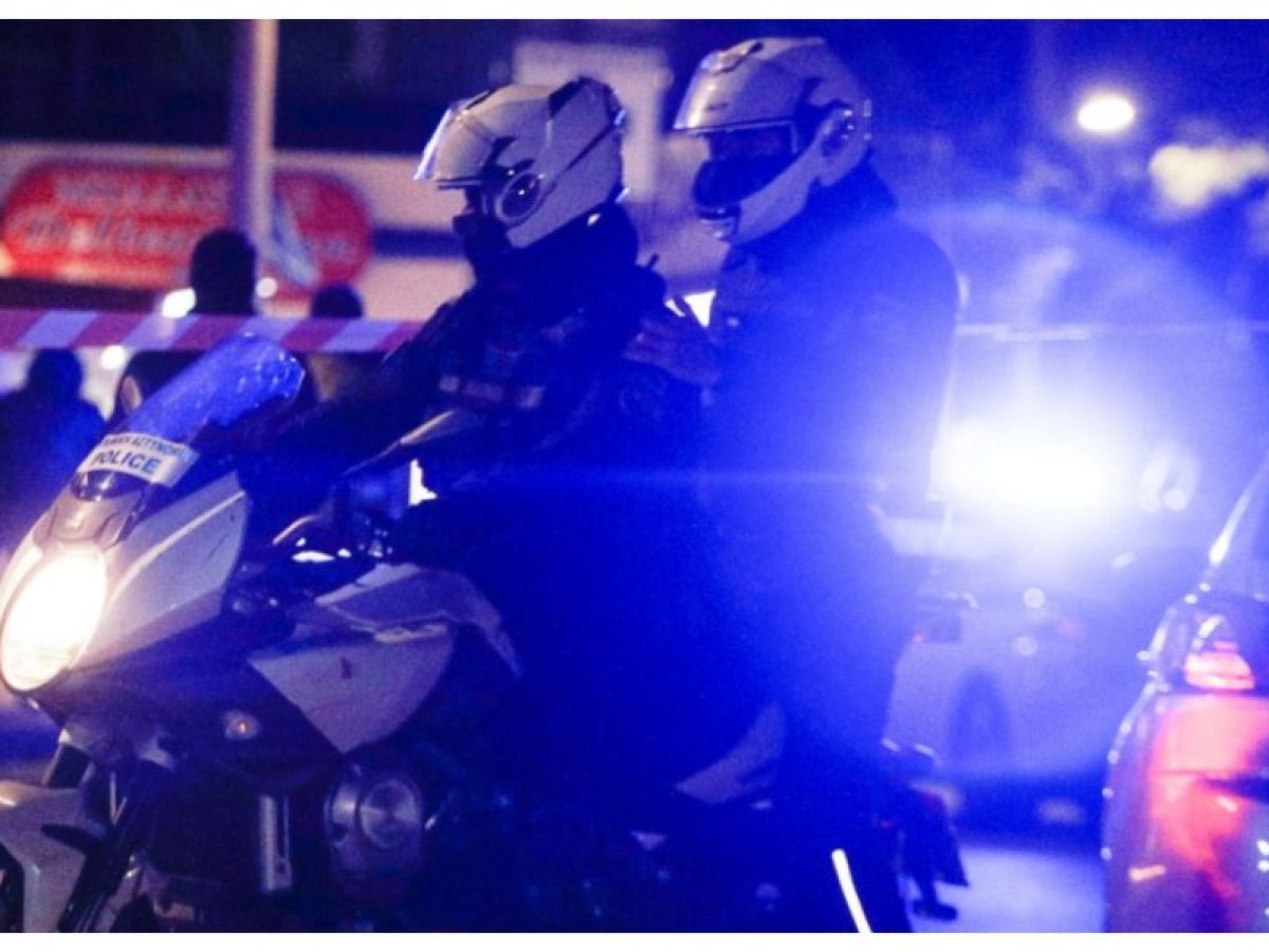 Χειροπέδες σε δύο 29χρονους μετά από άγρια καταδίωξη με ΙΧ που είχε κλαπεί από τη Νέα Σμύρνη